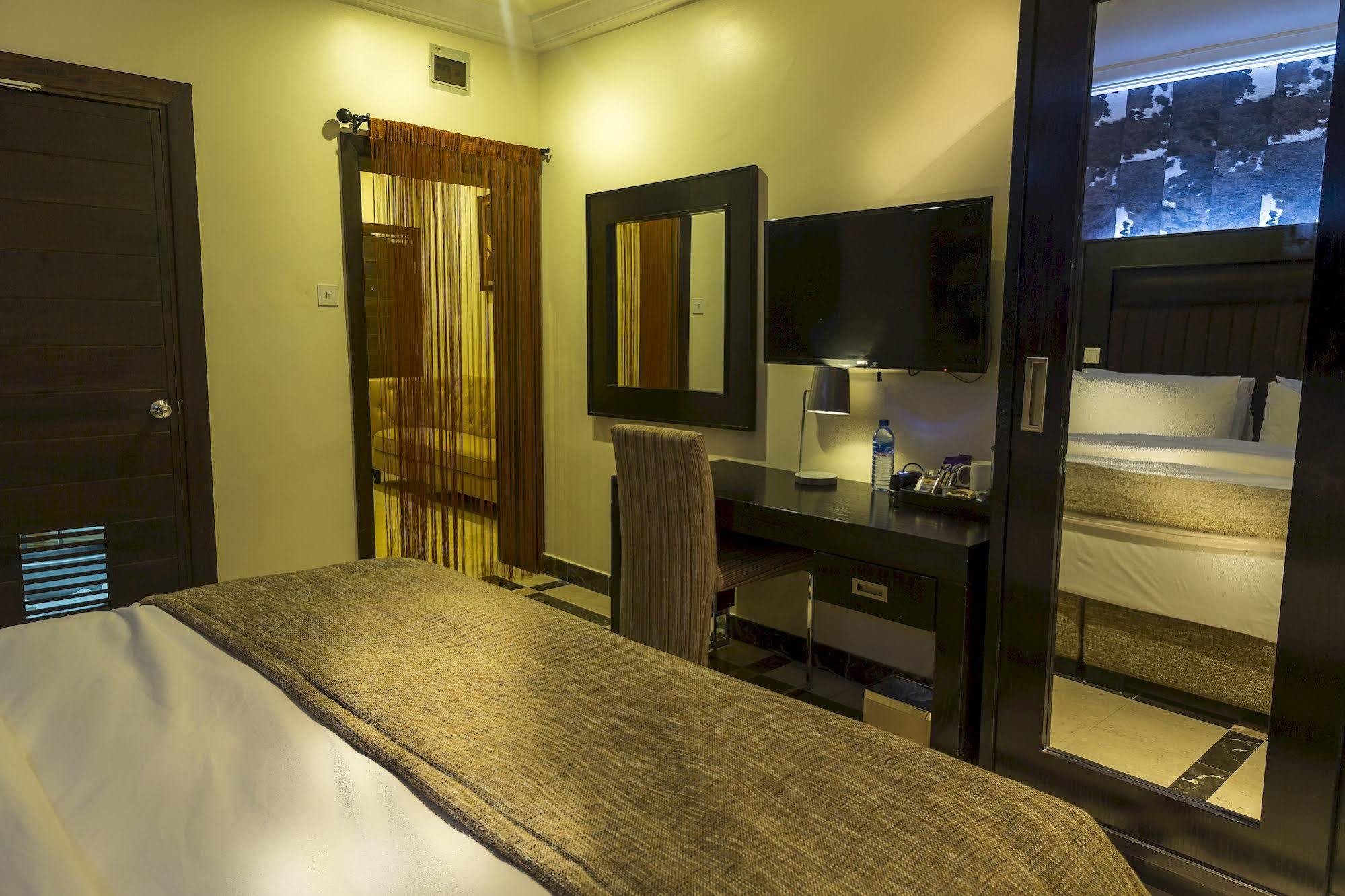 Quo Vadis Hotel Abuja Exterior foto